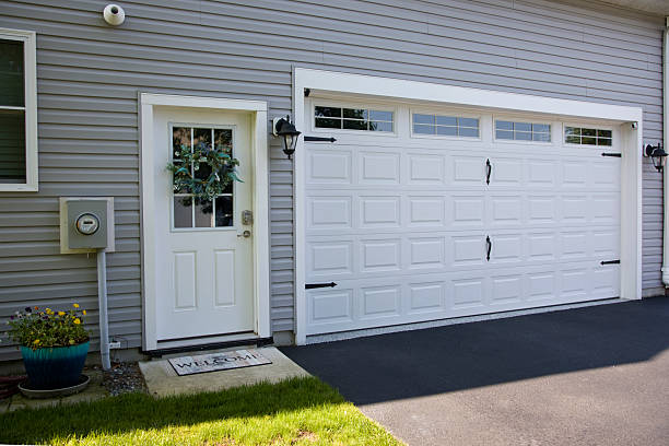 24/7 Emergency Garage Door Panel Replacement experts in Paris, KY